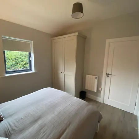 2 Kingsize Bedrooms At Castle View House Apartment *